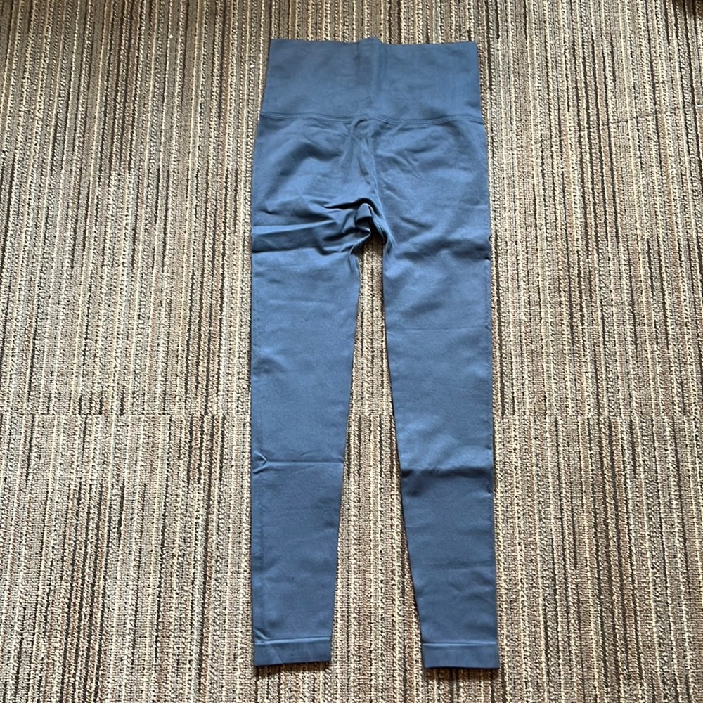 Size small dusty blue squat proof leggings